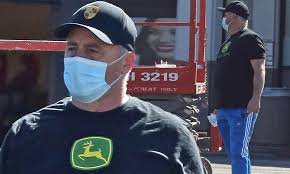 Vote for most stylish men 2021 at be global fashion network. Matt Leblanc Cuts A Casual Figure In Tracksuits And A Face Mask As He Runs Errands In Los Angeles Daily Mail Online