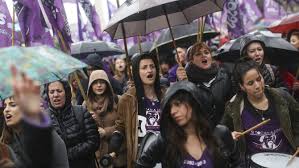 Lese hier über die ni una menos proteste, welche unsere studierenden hautnah miterlebt haben während einer der vielen aktivitäten, die wir hier bei elebaires neben dem sprachunterricht gratis anbieten! Nicht Eine Frau Weniger