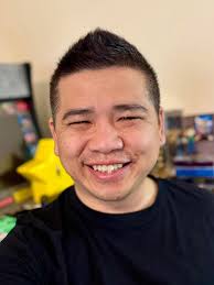 OnThisDay in 1998, the #iMac G3 was released. This was "the computer that  saved #Apple." This highly successful computer was optimized for education  and web-surfing. Steve Jobs declared it married "the excitement