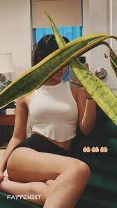 Rachel Zegler Sexy Legs - Fappenist HD phone wallpaper