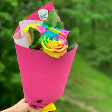 Fresh flowers near me means ordering fresh flowers online via your cell phone for quick delivery. Try The Rainbow 1590 Rub Delivery In 20 Min Flowwow Flower Delivery V Moskve