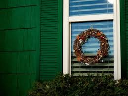 The wreaths were banging around on the window at night and made sleep a challenge so we ended up taking them down. 17091clr Es Command Tm Medium Clear Hooks With Clear Strips 3m Jamaica