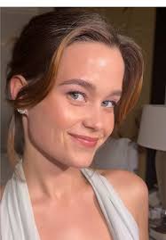 Sarah Catherine Hook's Stunning Look for White Lotus Premiere