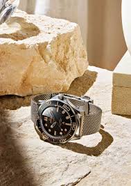 Il nuovo 007 sotto il segno di daniel craig e rami malek. James Bond S No Time To Die Watch Can Already Be Yours Gq