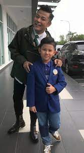 Gambar keluarga aznil haji nawawi 1 september 2009 dunia artis 34 comments 15,430 views atas permintaan komentar bernama lyana. Bimbang Hati Terluka Sebab Itulah Aznil Tidak Kongsi Gambar Anaknya Hiburan Mstar
