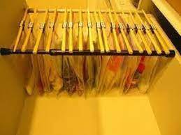 デスクの引き出しにいつも入っているバインダークリップ ダブルクリップ は 書類を挟むだけのモノではありません 日用雑貨として様々なシチュエーションで使える万能グッズ 参考になる使用例を集めました インテリア 収納 収納 アイデア 収納術