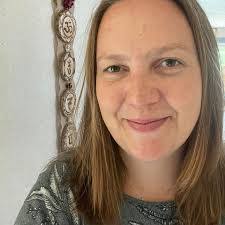 Keely Warren's Instagram, Twitter & Facebook