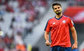 Çelik, 11 yaşında bursa ekiplerinden yavuz selimspor tarafından keşfedildi. Lille In Hocasinda Zeki Celik Icin Ovgu Dolu Sozler