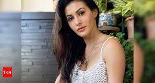 She was born on 7 may 1993 in mumbai, maharashtra, india. Here S What Amyra Dastur Has To Say About Vijay Deverakonda Telugu Movie News Times Of India