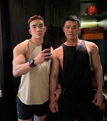 我的第一任porn crush是Pavel Novotny，最新一任是千歲小梅 ，兩個在現實生活都是直的。但要不是他們也都拍過男女片，我光看他們在男男片裡面的表現真的很難想像他們是直的