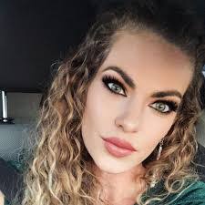 Cassie Peck's Instagram, Twitter & Facebook