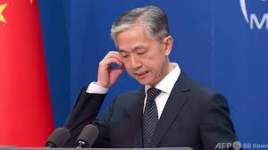 ビジネス時間管理組織のコンセプトに役立つモバイルアプリを使用する若いビジネスマンが、職場に座っています。 モバイルpcを持つビジネスマンの接写。 トラッキングマーカーとchromakey mockupの緑の画面。 ウェブストアでのオフィス workerショッピングまたはpadでの作業. ä¸­å›½ ãƒã‚¤ãƒ‡ãƒ³æ°ã®å‹åˆ©èªã‚ã‚‹ã«è‡³ã‚‰ãš ç±³å¤§çµ±é ˜é¸ å†™çœŸ2æžš å›½éš›ãƒ‹ãƒ¥ãƒ¼ã‚¹ Afpbb News