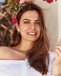 ˈnɛwsõ piˈke, born 17 august 1952), known as nelson piquet, is a brazilian former racing driver and businessman. Kelly Piquet Facebook