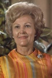Maureen Nunn as Pat Nixon
