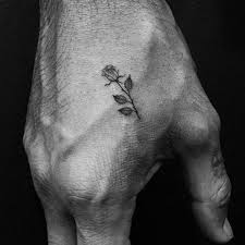 51 Rose Tattoos Fur Manner 2019 Tattoos Fur Frauen Frauen Fur Mann Tattoos Tattoosformen Tatoeage Man Tatoeages Voor Mannen Rose Tattoo Ontwerp