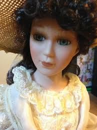 VINTAGE PORCELAIN HERITAGE SIGNATURE COLLECTION LADY LILLIAN DOLL FREE  SHIPPING