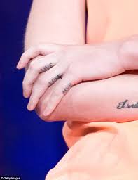 Azalea was first spotted at a tattoo removal center in dec. Iggy Azalea Starts Removing Tattoo Of Ex A Ap Rocky S Name From Her Finger Daily Mail Online