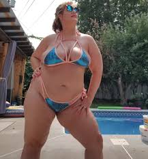 Ursula Andreia naked - chubby milf pics await