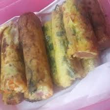 Kacau telur dan mayones tersebut sehingga sebati. Tak Pernah Tak Sedap Jom Buat Sosej Telur