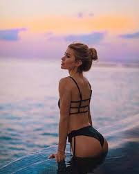 The german shot stopper is said to be dating social media fitness fanatic pamela reif. Pamela Reif Wiki Age Boyfriend Height Weight Networth And More