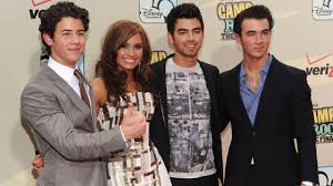 Just what could be better than tween heartthrobs demi lovato and nick jonas? Demi Lovato Joe Jonas Perform Camp Rock Songs In On Stage Reunion Teen Vogue