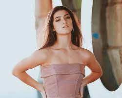 In december 2019, she revealed her height via twitter as 5 ft 3 in or 160 cm. Charli D Amelio Height How Tall Date Of Birth Birthday Bio