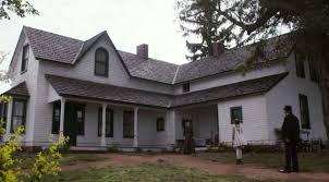 there s nothing that states required viewing for me than when a new tv series is accompanied by swoon worthy interiors and new gable house green gables house
