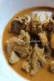 Membuat masakan ini sangat mudah, semua bumbu cukup dihaluskan dan ditumis sebentar. Gulai Kampung Daging Kambing Azie Kitchen