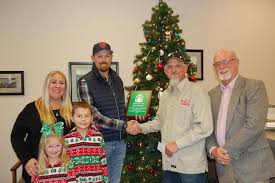 Dewey family wins Courier Christmas Light Contest