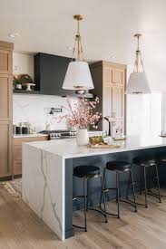 Kitchen lighting can make or break your kitchen and are a super fun way to add personality to your kitchen! Selecting The Best Kitchen Island Lighting 10 Things You Should Consider Decoholic