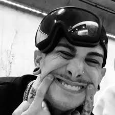 Non ci andrei manco se mi pagassero, oltretutto non ho il fisico adatto e  se lo vogliono gli esaltati ci andassero loro