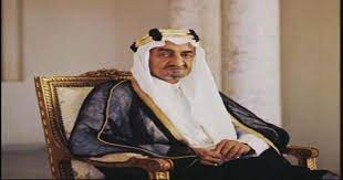 رئيس الاستخبارات السعودية يكشف سر ا عمره 53 عام ا لماذا صفع الملك فيصل أحد أفراد القصر على وجهه فيديو cute friend pictures saudi arabia culture friend pictures