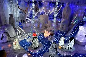 Voir tout l'univers 6 jours. L Incroyable Maison Illuminee De Cette Famille Attire La Foule Depuis Onze Ans Actu Chartres