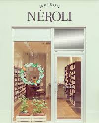 La Maison Neroli Est Le Specialiste Des Huiles Essentielles Sur Paris Vous Y Trouverez Notre Selection De Plus De 30 Huiles Essentielles Parfum Naturel Neroli