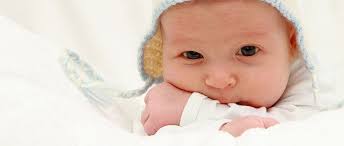 Wir möchten ihnen einen überblick über die wichtigsten utensilien zur babyausstattung sie erfahren hier viele allgemeine dinge über die babyausstattung und erhalten eine auflistung, welche. Babyausstattung In Berlin Babymode Babymobel Kaufen