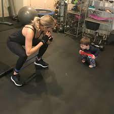 Fit Family Carrie Underwood Hits The Gym With Her Boys Son Isaiah And Husband Mike Fisher People Leg Workout Carrie Underwood Leg Workout Carrie Underwood Husband