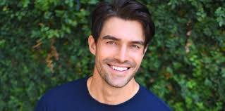 Peter Porte's Instagram, Twitter & Facebook
