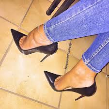 Markus M Mey Schatzi En Instagram I Loooooove This View Of My Schatzi S Feet In Loubs Under The Table Sokate Loub Jeans With Heels Heels High Heels
