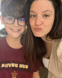 Amanda Henning's Instagram, Twitter & Facebook