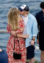 Welcome to ed sheeran's mailing list. Ed Sheeran And New Wife Cherry All Over Each Other On Romantic Holiday In Ibiza Mirror Online