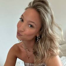 Sandra Møller Gregersen (@sandramoeller__) • Instagram photos and videos