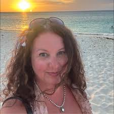 Which roses can take full hot afternoon sun during summers and maintain  their blooms?