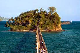 Dominican republic is the second largest and most diverse caribbean country, situated just two hours south of miami, less than four hours from new york and eight hours from most european cities. Die Halbinsel Samana Dominikanische Republik