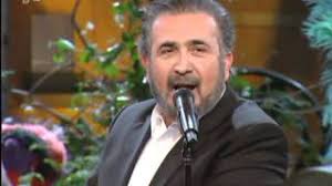 Ο λάκης λαζόπουλος, μάλιστα, συμπλήρωσε: Dyskoles Wres Gia Ton Lakh Lazopoylo Efyge H Agaphmenh Toy Mhtera