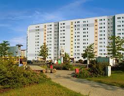 Mach dich bereit für die perfekte balance von freizeit auf dem land und dem städtischen leben in hohenschönhausen. 1 Zimmer Wohnung Zu Vermieten Ribnitzer Strasse 19 13051 Berlin Neu Hohenschonhausen Hohenschonhausen Mapio Net