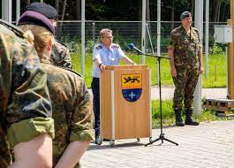 Generalmajor hartmut renk, stellvertretender befehlshaber des joint support and enabling command (jsec), hat am mittwoch neu zuversetzte stabsoffiziere aus sechs ländern in der. Hardthohenkurier Online Der Nordatlantikrat Aktiviert Das Joint Support And Enabling Command