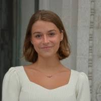 Thais White's Instagram, Twitter & Facebook