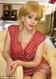 Why I Won T Let Doctors Remove My Breasts Actress Sally Farmiloe On Her Refusal To Have A Mastectomy Daily Mail Online