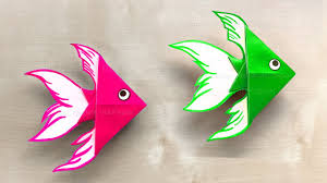 Falte dazu die rechte untere ecke nach oben und schneide den links entstandenen streifen ab. Origami Fisch Basteln Mit Papier Einfache Origami Tiere Falten Lustige Geschenke Selber Machen Youtube
