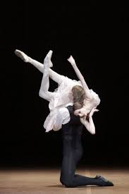 Svetlana Zakharova As Marguerite Gautier And Edvin Revazov As Armand Duval John Neumeier S The Lady Of The Camellias Photo C Damir Yusu Photos De Danse Danse Classique Et Porte Danse